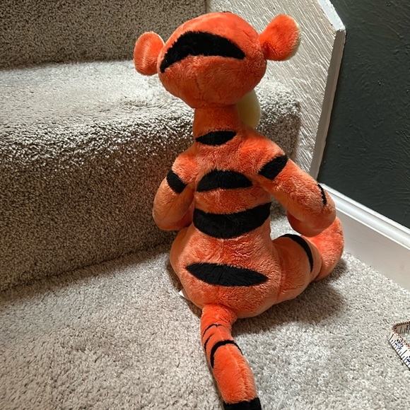 Disney Store sitting Tigger from Winnie the Pooh character tiger 13”sitting - Picture 4 of 5